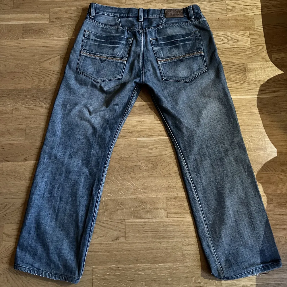 90-tals diesel jeans, vida/baggy passform, säljer då de blivit för korta för mig, skriv för mer bilder, eller mått, fraktar också!!. Jeans & Byxor.