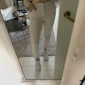 Kostymbyxor - Jätte fina och sköna kostymbyxor från Gina! De har stretch i sig så passar xs-s🌟