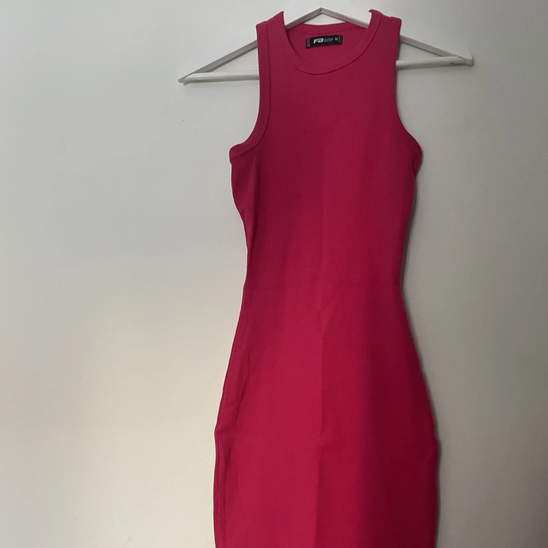 Rosa, tight klänning!