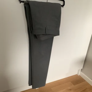 Superbekväma kostymbyxor - Nypris 700-1200kr, Sällan använda, finns tillhörande kavaj
