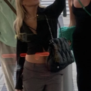 Handväska - Jättefin väska från Zara som är helt slutsåld. Är i nyskick! 