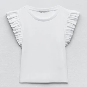 Zara topp - Säljer min volang topp från zara då den inte kommer till användning, använd ett fåtal gånger så i väldigt bra skick💗