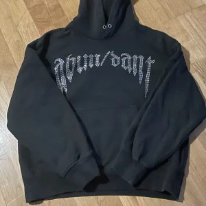 Abundant hoodie - Fet limited hoodie från abundant storlek s. Riktigt skön pass form. Tar emot byten och kan sänka vid snabb affär 