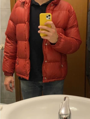 Moncler jacka - Moncler jacka för herr. Storlek 0 (motsvarar XS).  Köpt från Vestiaire Collective. Äkthetsintyg medföljer.