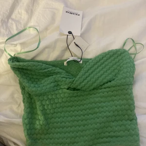 Bandeu topp - Grön bandeu topp från pull and bear, endast testad med prislapp kvar🫶🏼