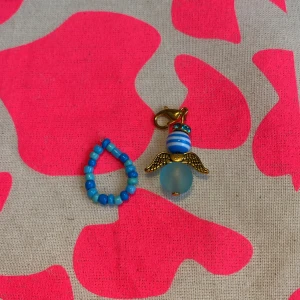 Ängel och ring - En bli lycko ängel och en bli ring.Ringen är gjord av mig ängeln är köpt.💗