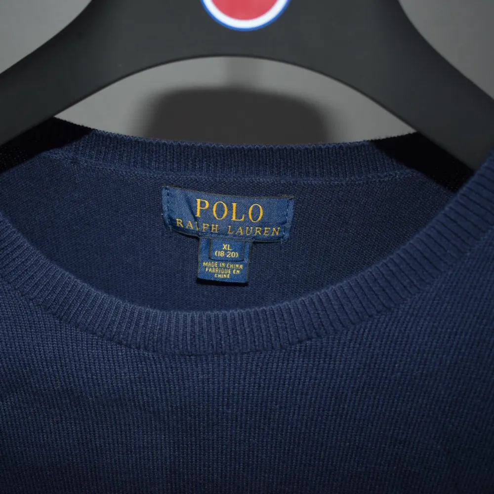 Mörkblå Ralph Laurent tröja i storlek clean (18-20) år. Sitter som S herrstorlek. Mycket bra skick. Tröjor & Koftor.