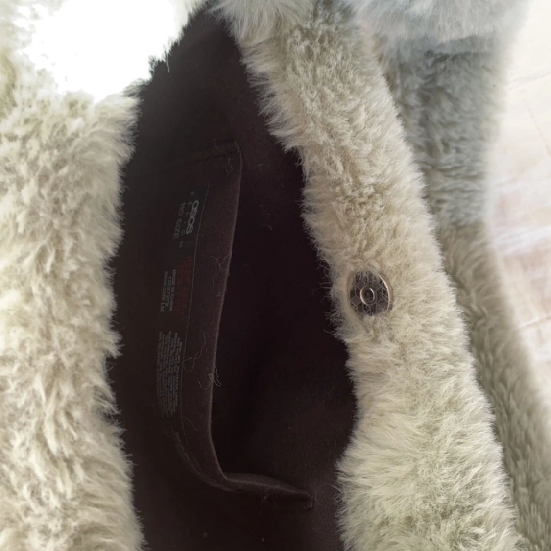 Jättesöt ljusgrön fluffig väska - 90