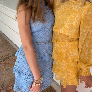 Blå klänning  - Drömmig blå kläning, använd 1 gång