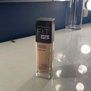 Maybelline foundation  - Säljer denna HELT OÖPPNADE foundationen från maybelline fit me! I färgen 105! Säljer då jag köpte fel färg! Köpte för 134kr!!