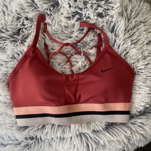 Nike bh - Träningsbh nike, använd bara någon gång, nyskick💕