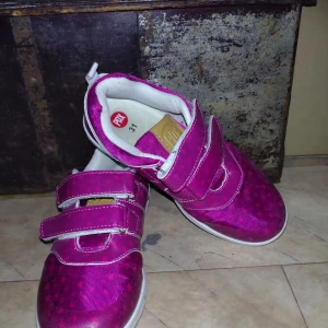 Barnskor - Pax, använda som inneskor på idrotten. 