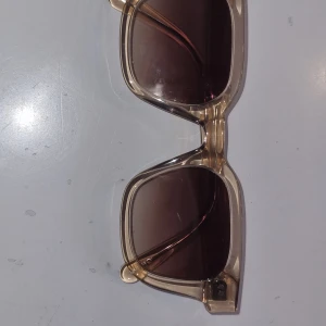 Chimi 04 ecru - Ett par Chimi 04 ecru, bra skick bara boxen som är spräckt (Bild 3). Köpte dem i somras så knappt använda och inga repor alls. Nypris 1200 kr. Skriv vid intresse. Kan gå ner i pris vid snabb affär