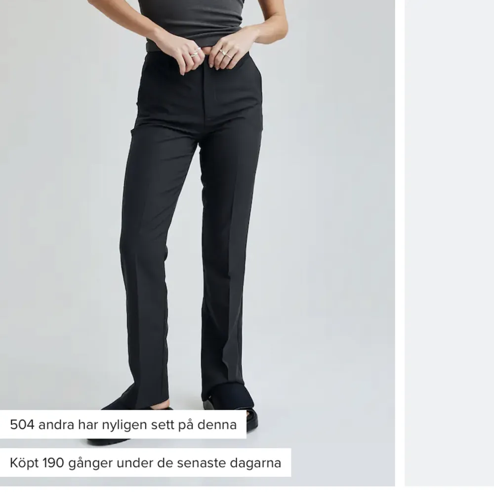 Kostymbyxor från bikbok som endast är prövade. Små i storleken.. Jeans & Byxor.