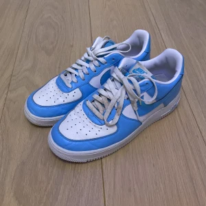 AF1 blue gale - Galet fräna af1:or i blue gale cw. Änväda men fortfarande i gott skick.  Storlek 41 Låda finns. 