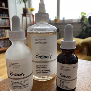 Hudvård, The Ordinary - Jag säljer tre produkter från the ordinary då produkterna inte fungerade för min hy. 100% plant-derived är helt oöppnad, tonern är bara testad ett fåtal gånger och i Niacinamide 10% + Zinc 1% är det cirka 2/3 delar kvar. Nypris för alla är 453kr.  Swish 💸
