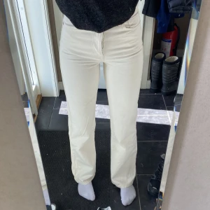 Regular Wide jeans från bikbok - Säljer då jag ej använder längre🫶🏼