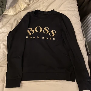 Hugo boss hoodie  - Säljer min Hugo boss hoodie då den blivit för liten för mig 