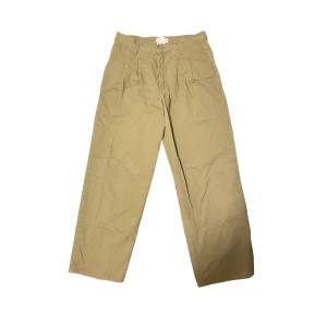 Byxor från Olive - Super fina byxor från märket olive. Super bra kvalité och super skick. Strl M