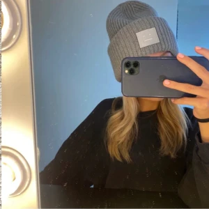 acnemössa - (lånade bilder) säljer min acnemössa i fint skick, kan skicka egna bilder om det önskas💕 pris kan diskuteras!
