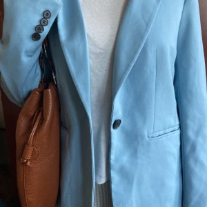 Ljusblå kappa  - Från Hm, fint skick! Frakt tillkommer ❤️