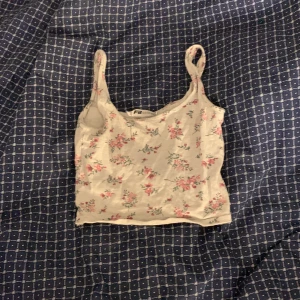 Blommigt linne - Ett jätte sött lime i storlek xs. 