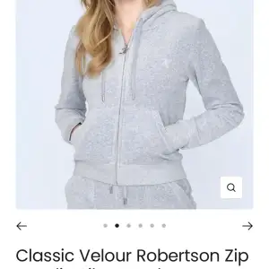 Säljer min jätte fina juicy hoodie. Inte alls mycket andvänd och den kostar 1200 ny det är därför jag säljer för så dyrt! Den är i strl xxs❤️