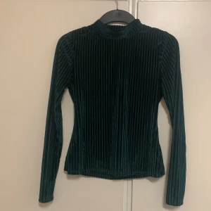 Mörkgrön tröja Stl XS - .
