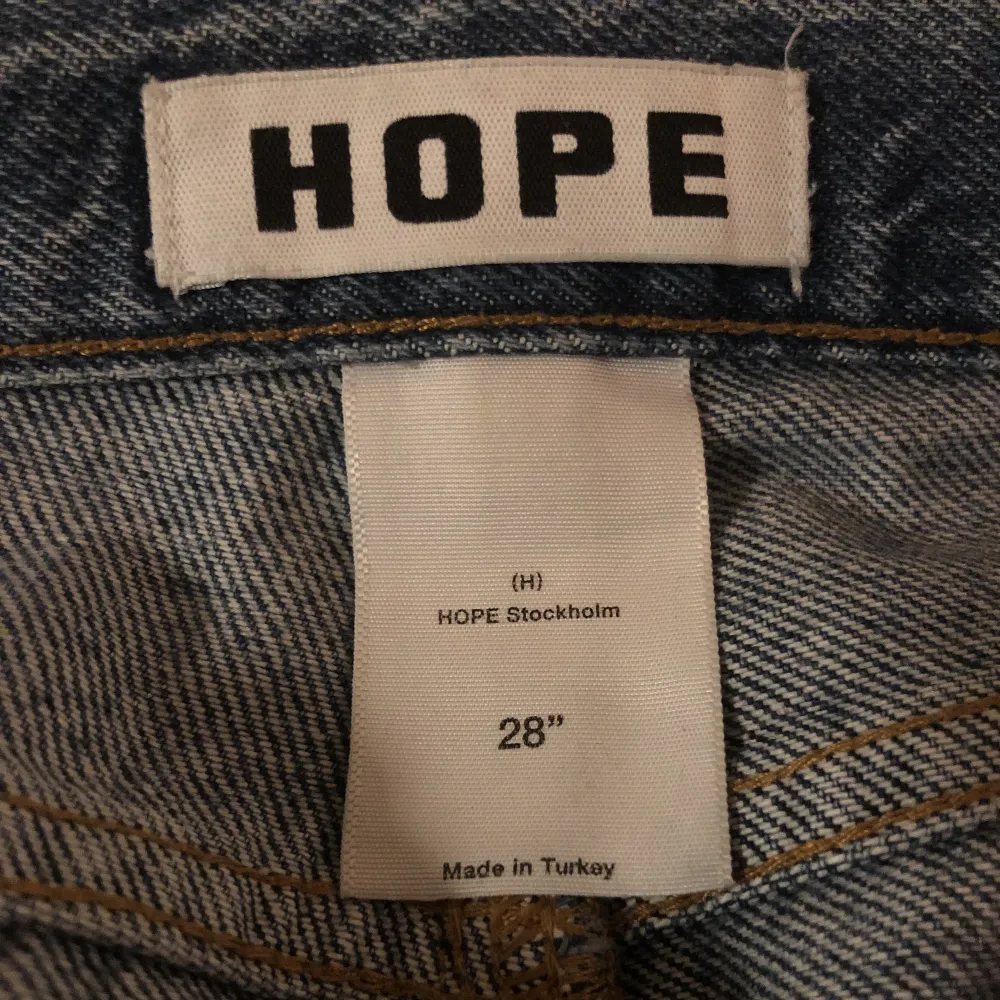 Säljer dessa snygga Hope rush denim jeans. Nypris är 1800 köp för 900. Använda ett fåtal gånger, condition 8/10. Kan mötas upp i stockholm eller skicka via postnord. Hör av dig vid eventuella frågor!😍. Jeans & Byxor.
