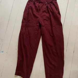 paperbag byxor  - säljer ett par så himla fina linnebyxor köpta på en lyxloppis. jättefint material och nästan oanvända, har endast testat de. 