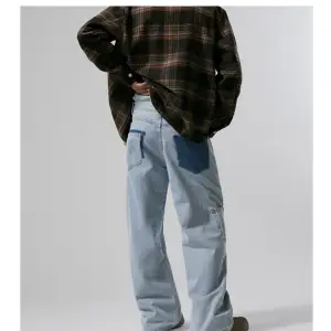 Säljer Weekday jeans loose alter deconstruct, använda 1 gång