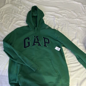 Gap - Helt ny GAP tröja som inte är använd. För stor för mig och behöver ny ägare☺️