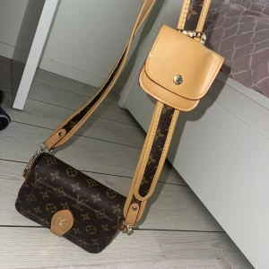 Axelremväska  - Säljer nu min fina Axelremväska, den är oanvänd inga skador på den❤️ infomera mig för flera bilder