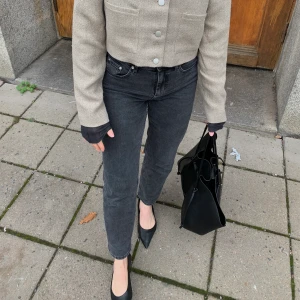 gina tricot straight stretch jeans  - jeans från gina tricot ”straight stretch jeans”, använda tre gånger 💗