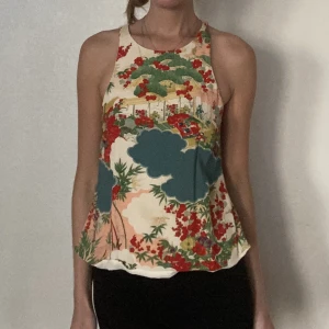 Mönstrad blus - Fin blus från Zara. Saknas en knapp men väldigt lätt att fixa.