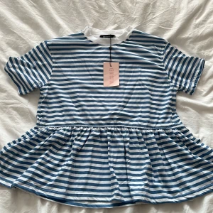 Randig topp - En jättesöt randig topp från Missguided men som tyvärr aldrig blivit använd då den inte passar💙