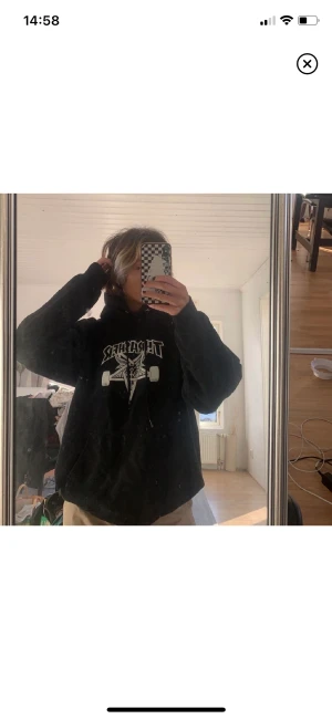 Thrasher hoodie  - Snygg thrasher hoodie storlek S, 34/36 Nypris 1000, köparen står för frakten