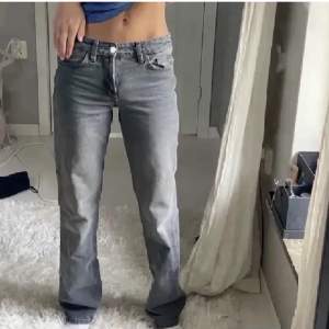 Säljer min suuperfinaa, trendiga gråa jeans från Zara, som är lite för små för mig! Storlek 36 men skulle säga passar även 34 mycket bra!! Säljer för 400! Pris kan såklart diskuteras ❤️❤️