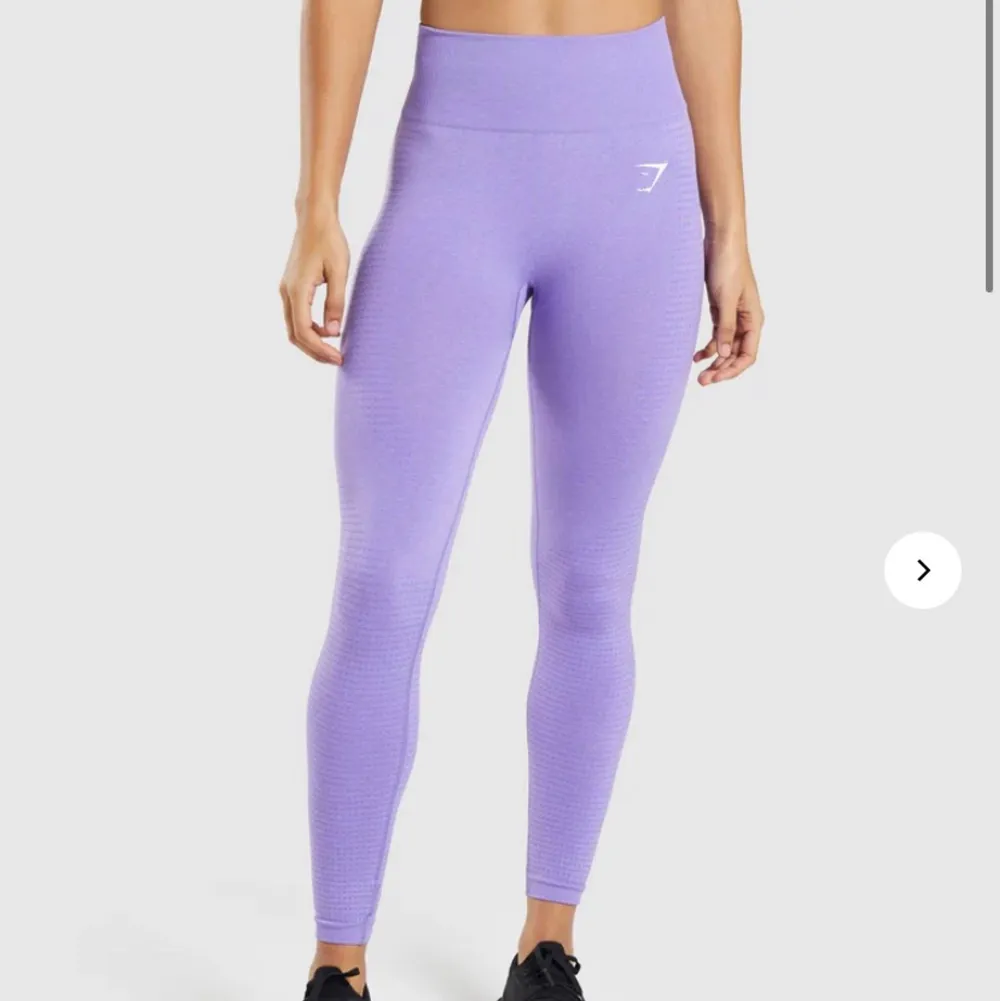 Storlek L i färgen ”Bright purple marl”. Underbara tights, säljer då storleken inte passar mig! . Jeans & Byxor.