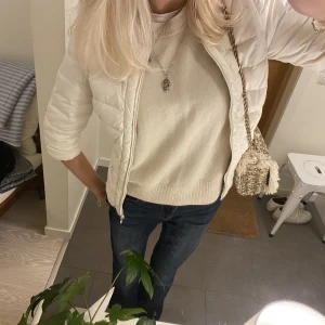 Kortärmad jacka  - Säljer nu en av mina favoritjackor, såå snygg med lite kortare ärmar❤️☺️