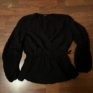 Helt ny jättefin topp - Supersnygg topp som är helt ny.  Storlek S