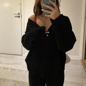 Stickad - Intresse koll på denna fina stickade tröja, skriv till mig hur mycket ni tänker att ni skulle kunna betala för denna