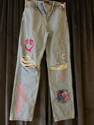 Byxor  - Coola byxor med cool tryck på, har endast provat dem 