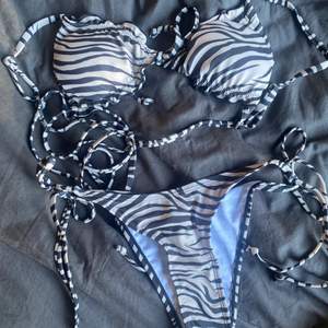 Zebra bikini. Storlek  Xs