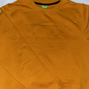Hugo boss sweatshirt  - En slim Hugo boss tröja, använd några gånger är i bra skick 