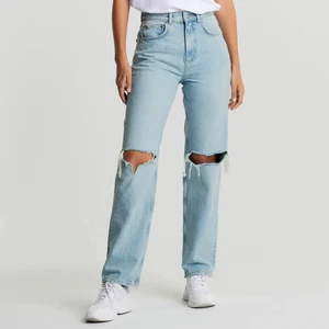 90s jeans - Säljer mina supersnygga 90s jeans som endast är använda 2-3 gånger. Köpta för 599kr. Supersnygga, supersköna och passar till allt!
