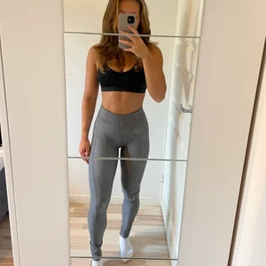 Träningstights - Gråa träningstights från under armour  i storlek XS