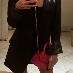 Väska - Väska från butik i la som jag dessvärre inte minns namnet på, använd fåtal gånger! 