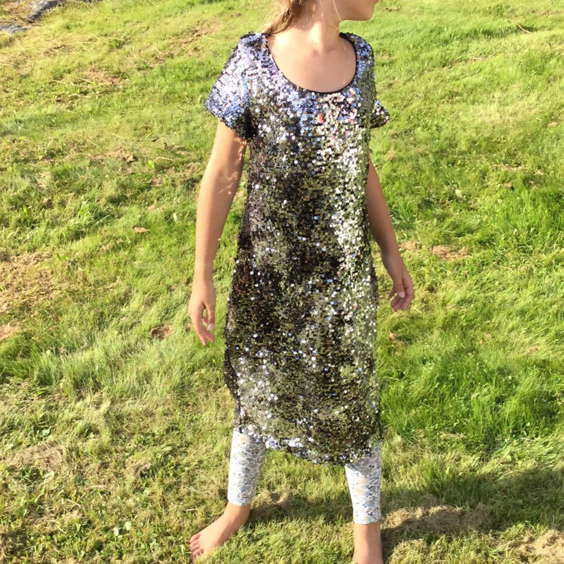 Glittrig klänning