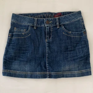 Jeanskjol - Söt jeanskjol som tyvärr inte kommer till användning !